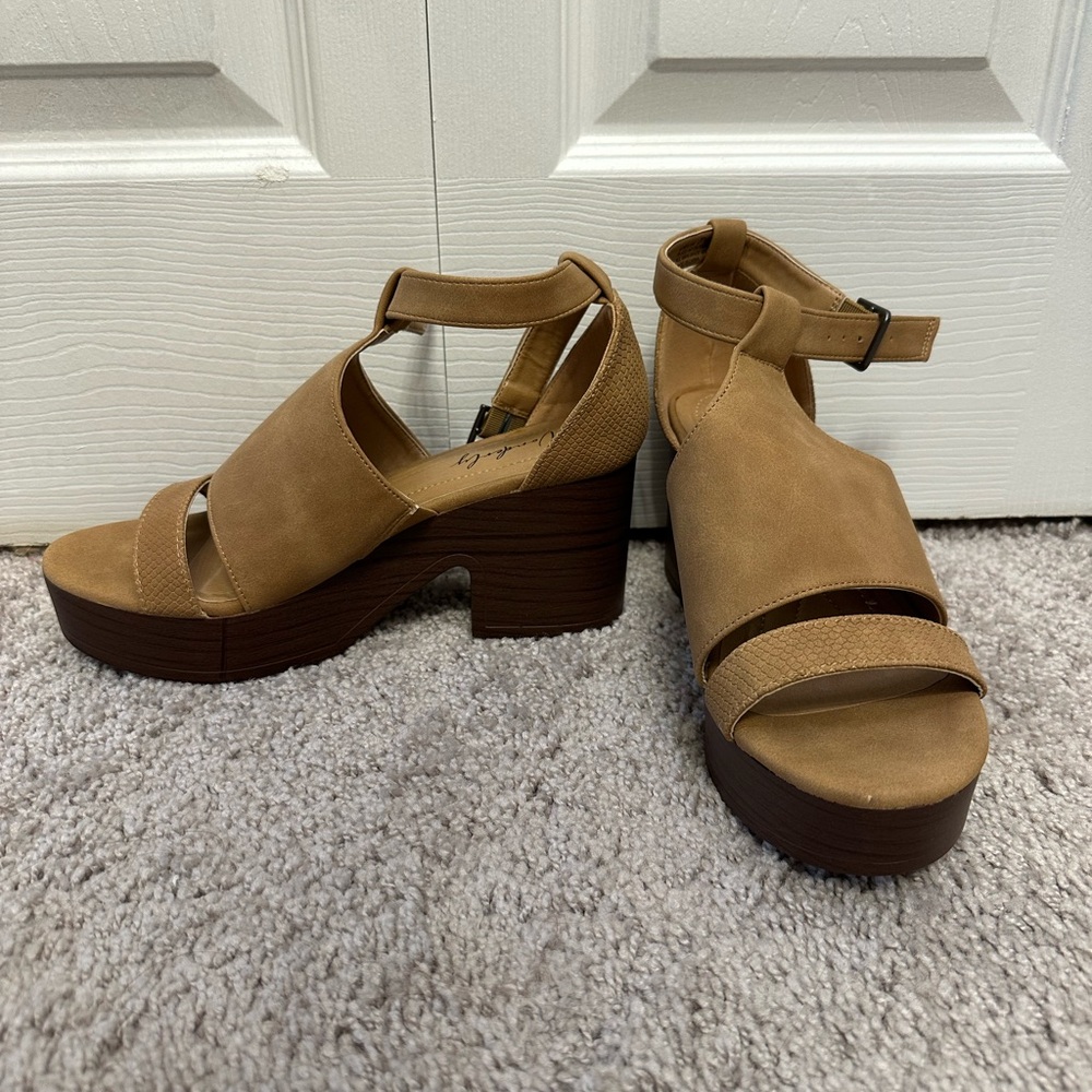 Women's Tan Platform Sandals